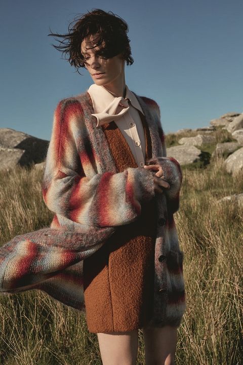 Fashion, Outerwear, Photography, Grass, Fawn, Wool, Sweater, 