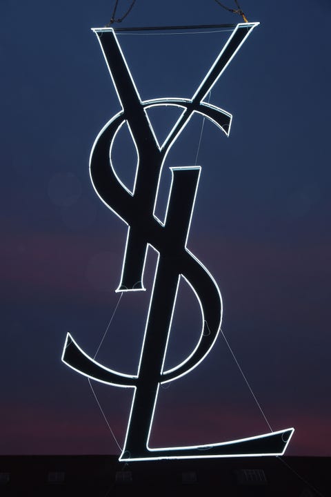 女性衣著解放軍 Saint Laurent的10個品牌筆記 女性衣著解放軍 Saint Laurent的10個品牌筆記