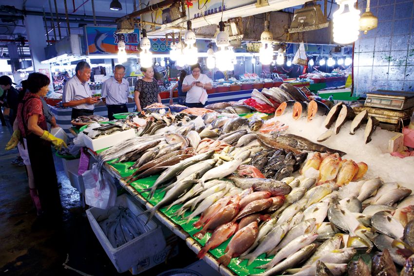Fish, Fish products, Selling, Seafood, Market, Fishmonger, Public space, Salted fish, Marketplace, Food, 