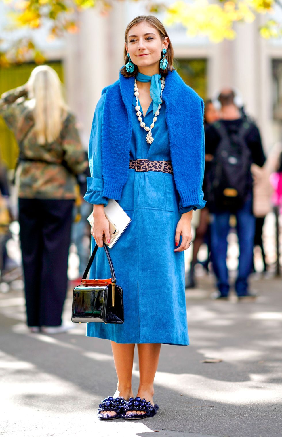 Clothing, Blue, Street fashion, Cobalt blue, Fashion, Electric blue, Turquoise, Snapshot, Dress, Shoulder, 