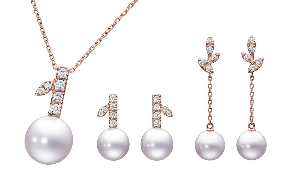 Jewellery, Pearl, Fashion accessory, Body jewelry, Necklace, Gemstone, Chain, Pendant, Diamond, Silver, 