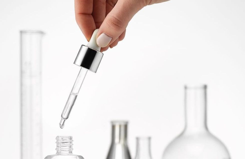 Laboratory flask, Product, Beaker, Hand, Barware, Glass, Laboratory equipment, 