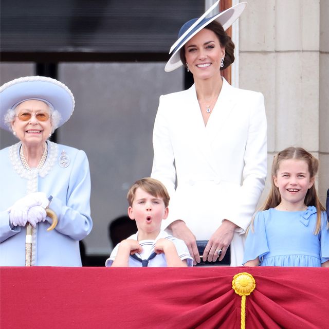 凱特王妃慶祝英國女王登基70週年穿搭太美 手拿包被熱搜！重要場合都配「這款」愛用品牌來自strathberry