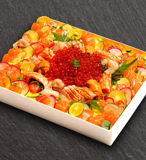 晶華酒店推出「究極蟹鮭雙盛合」，松葉蟹＋爆量鮭魚散壽司千元有找