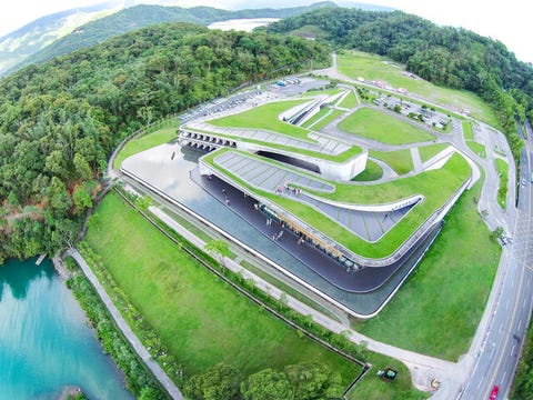 盤點全台9大必訪絕美綠建築景點!與生態共存、融合在地人文的鑽石級綠建築一次看 南投日月潭向山遊客中心