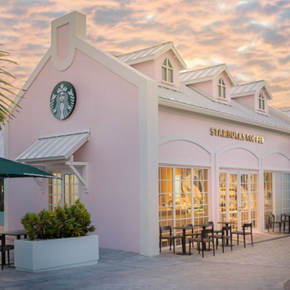 全球首家夢幻粉紅星巴克！結合熱帶風情特色、打造悠閒咖啡時光