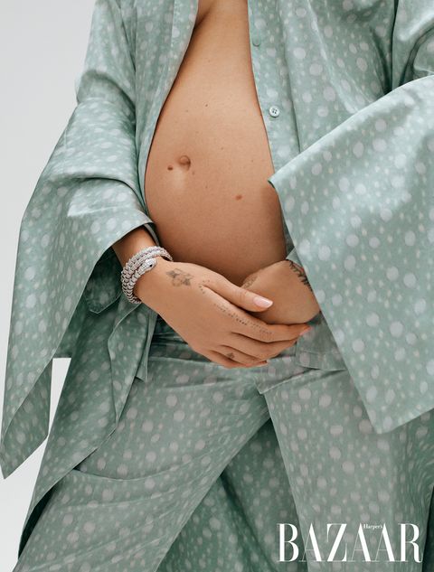 【封面人物】chiara ferragni帶著「家族新成員」出任寶格麗大使！看全球第一時尚網紅展現孕期自信光彩