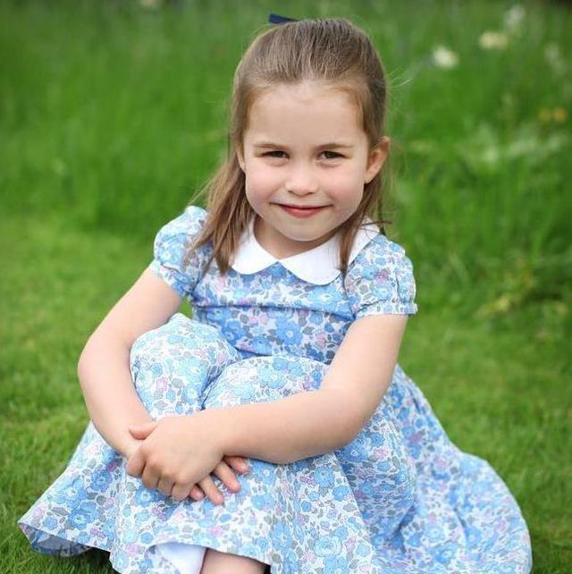 夏綠蒂小公主的皇室優雅初長成！英國皇室童裝造型特輯