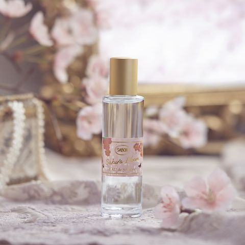 10款櫻花香水推薦「甜美果香融合粉嫩櫻花、茉莉與木質調」把春天的浪漫全穿在身上