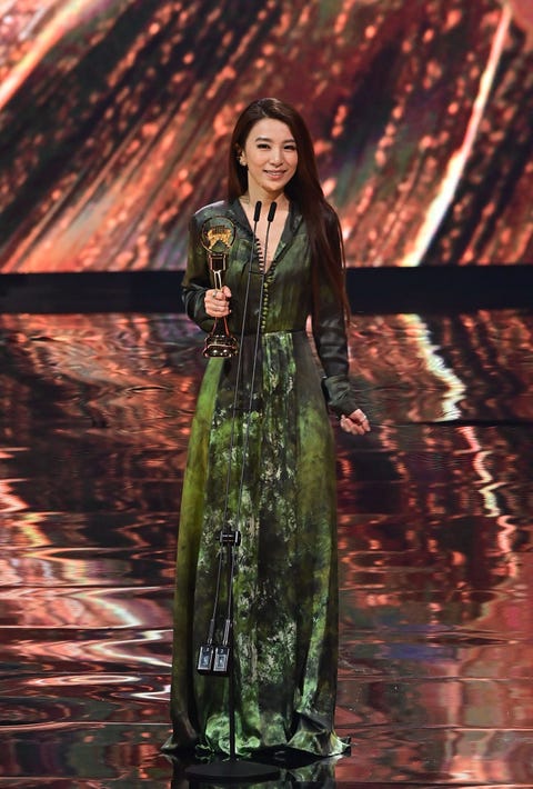 【金曲32】2021金曲獎紅毯、表演造型盤點!瘦子、田馥甄、吳青峰亮眼現身金曲現場 【金曲32】2021金曲獎紅毯、表演造型盤點!瘦子、田馥甄、吳青峰亮眼現身金曲現場