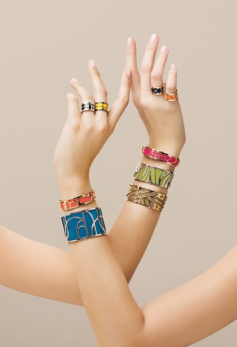 Wrist, Finger, Arm, Hand, Bracelet, Skin, Fashion accessory, Nail, Wristband, Jewellery, 
