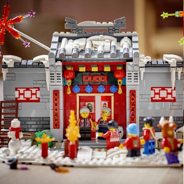 樂高lego新年主題盒組超應景！「年獸的故事」、「新春元宵燈會」不到兩千片過年連假就能組完
