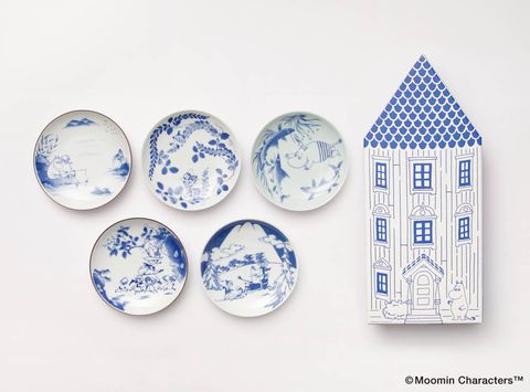 Porcelain, Blue and white porcelain, Dishware, Plate, Dinnerware set, Tableware, Circle, Illustration, 