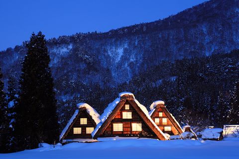 一生要親眼目睹的日本「白川鄉合掌村」點燈！探訪冷冽的世界文化遺產，走進童話世界裡