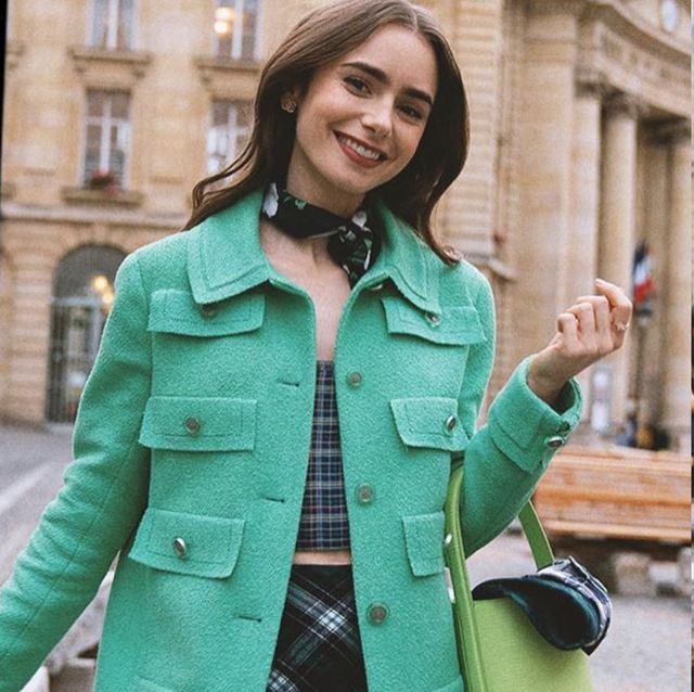 《艾蜜莉在巴黎 emily in paris》追劇看穿搭！莉莉柯林斯劇中同款staud綠色包包