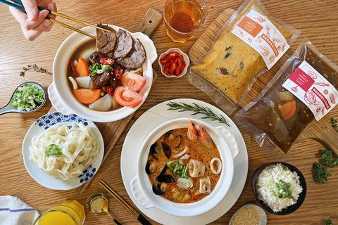 高雄英迪格飯店推出「南洋叻沙火鍋」「霸王牛肉麵」冷凍調理包