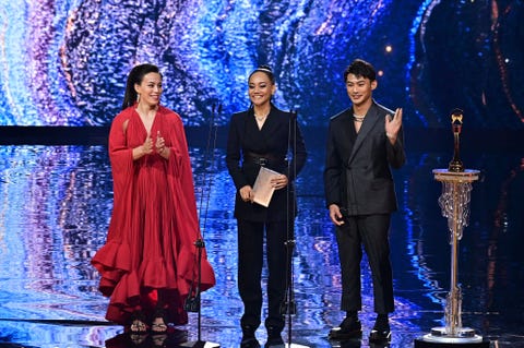 【金曲32】2021金曲獎紅毯、表演造型盤點!瘦子、田馥甄、吳青峰亮眼現身金曲現場
