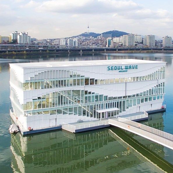 韓國「水上星巴克」美得不像話！全球首座「水上門市」、零阻礙美景，在漢江飲咖啡看夕陽餘暉太享受了