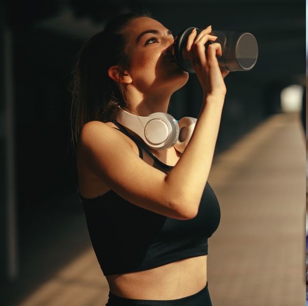 健身人必喝「乳清高蛋白飲」好處、喝法一次看！喝對時間幫助快速增肌減脂