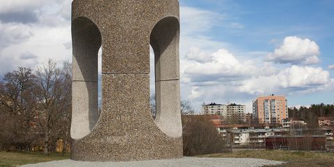 Si chiama Superbenches l’istallazione curata da Felix Burrichter nel parco Kvarnbacken di Järfälla, Stoccolma, per riqualificare lo spazio pubblico attraverso arredi urbani di design