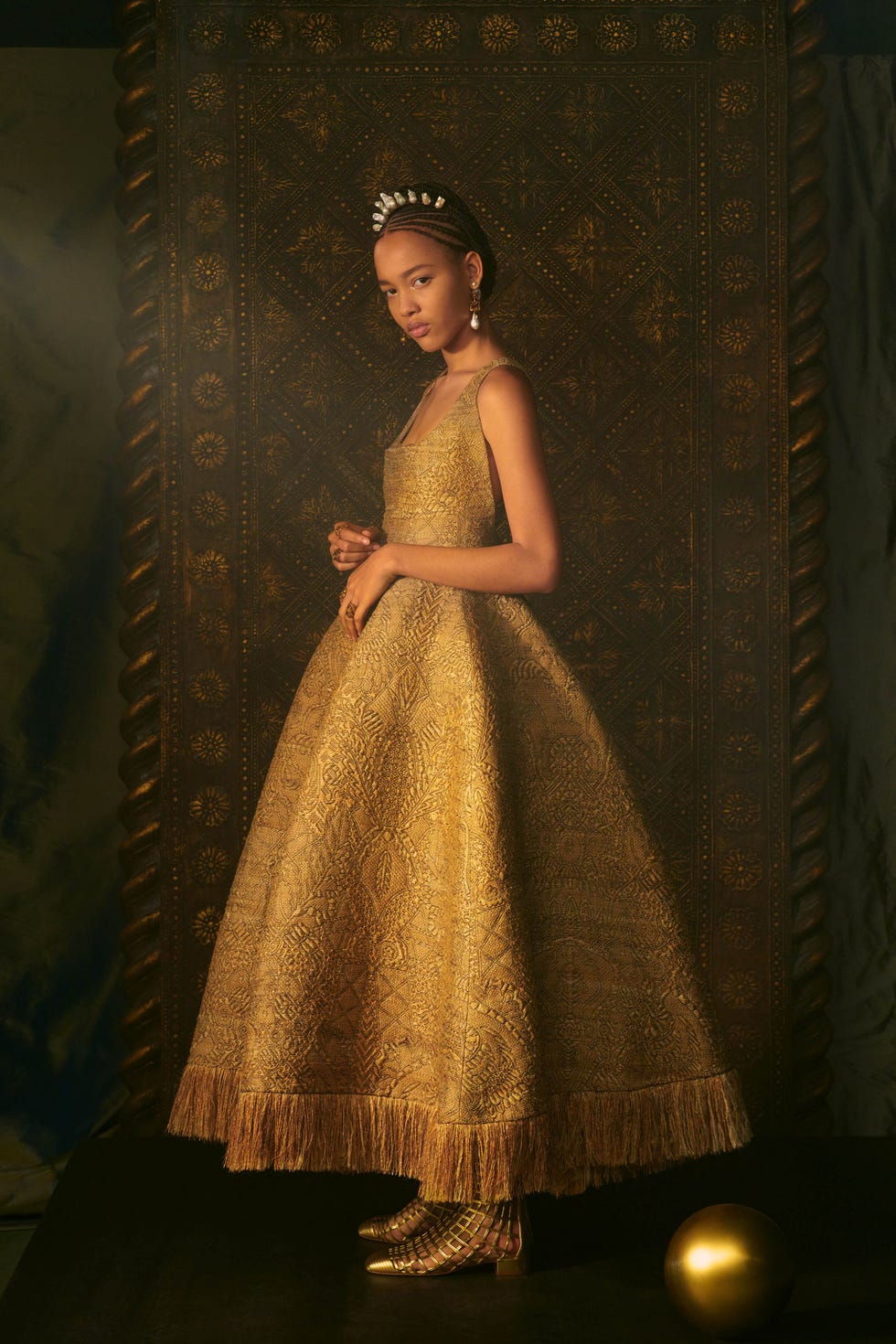 https://hips.hearstapps.com/hmg-prod.s3.amazonaws.com/images/00009-dior-couture-spring-2021-credit-elina-kechicheva-1611926163.jpg?resize=980%3A%2A