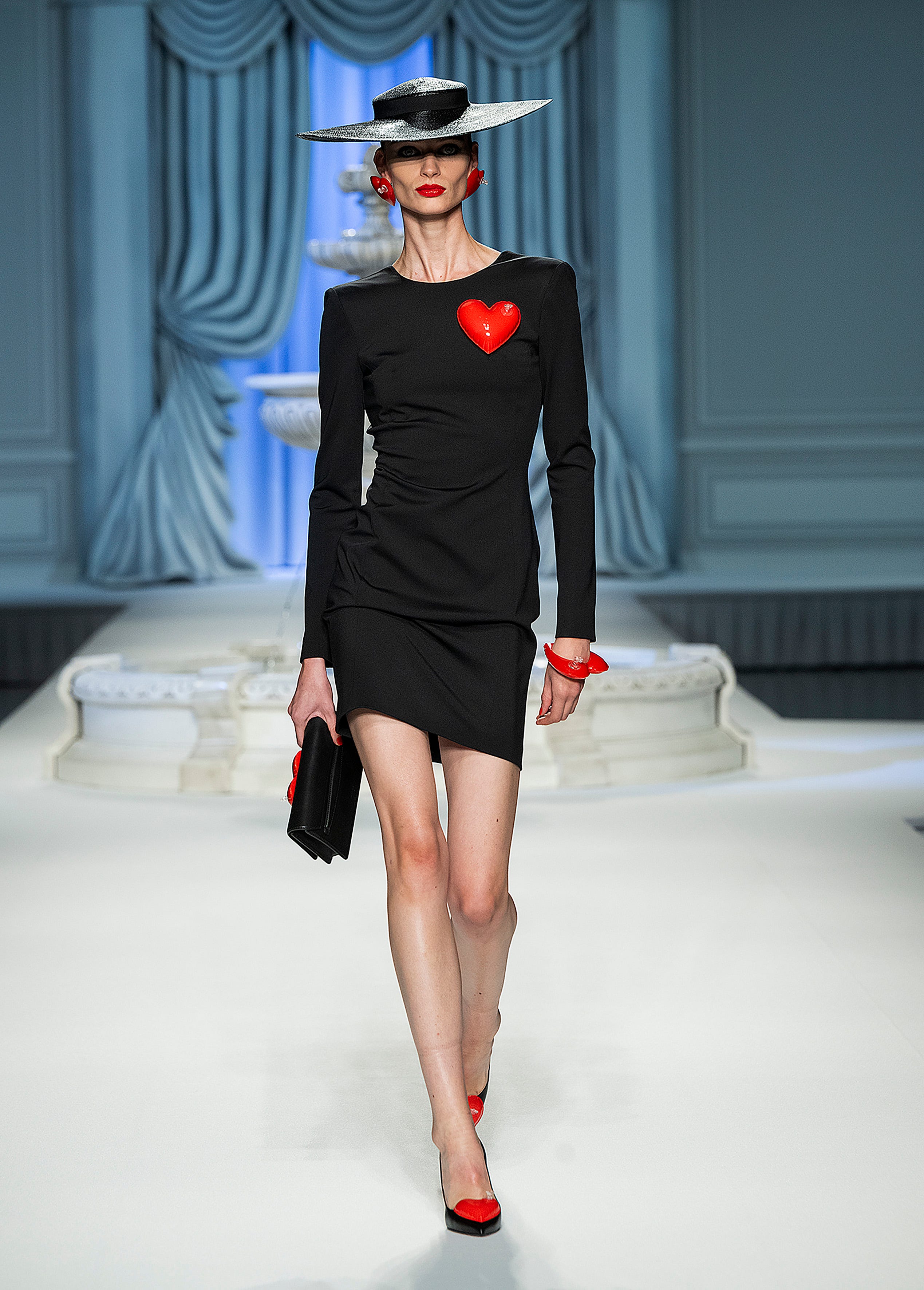 モスキーノ（MOSCHINO）」2023春夏コレクション ファッション ELLE ［エル デジタル］