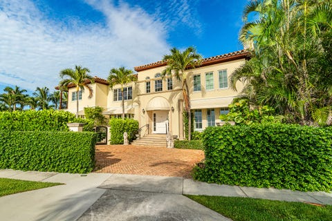 HOUSE TOUR: A Palm Beach Villa Sparkles Under The Bright Florida Sunshine