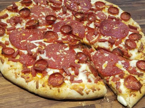 Dish, Food, Cuisine, Pepperoni, Pizza, Ingredient, Pizza cheese, Flatbread, Sausage, Meat, 