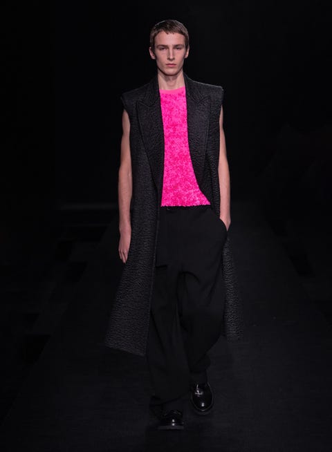 Valentino 2023春夏高訂系列打造華麗夜總會!Pierpaolo Piccioli以夜店裝束挑戰高訂本質