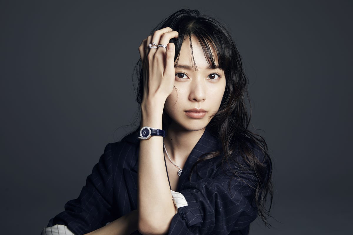 ピアジェは 美しき人とともに 戸田恵梨香 そのまばゆく研ぎ澄まされた感性 ハーパーズ バザー Harper S Bazaar 公式