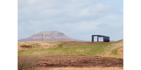 世界の住みたい家 スコットランド発 スカイ島の風景に浮かぶ家 Elle Decor エル デコ