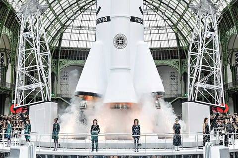 宇宙服を取り入れたファッションが急増中 宇宙服を取り入れたファッションが急増中