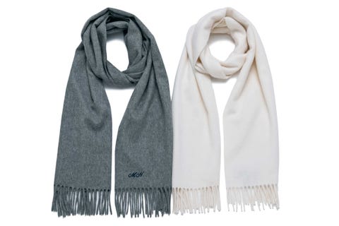 カシミヤのマフラーがあれば 普段着だって色気が出る カシミヤのマフラーがあれば 普段着だって色気が出る