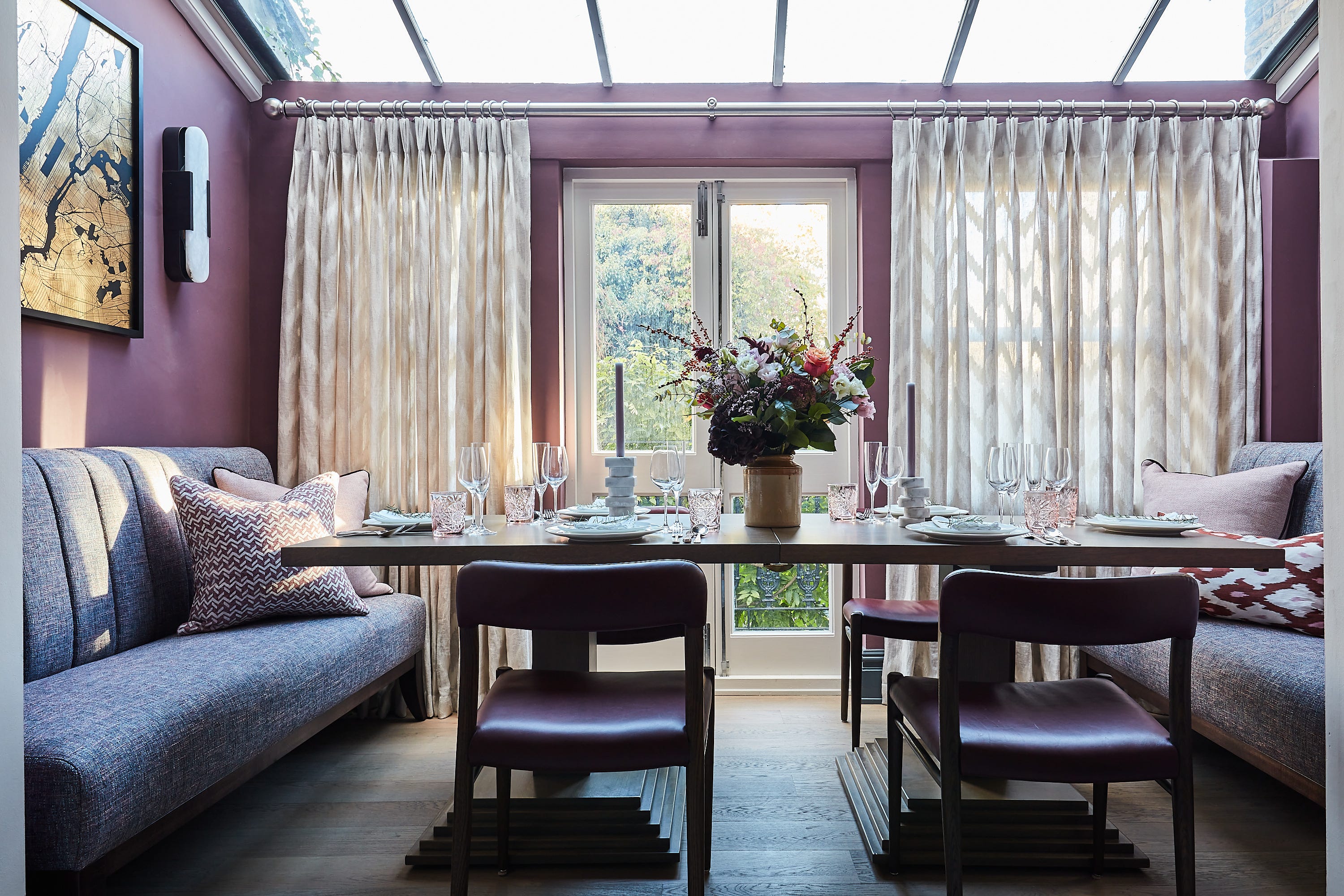 beautiful accent wall for dining room with lavender color