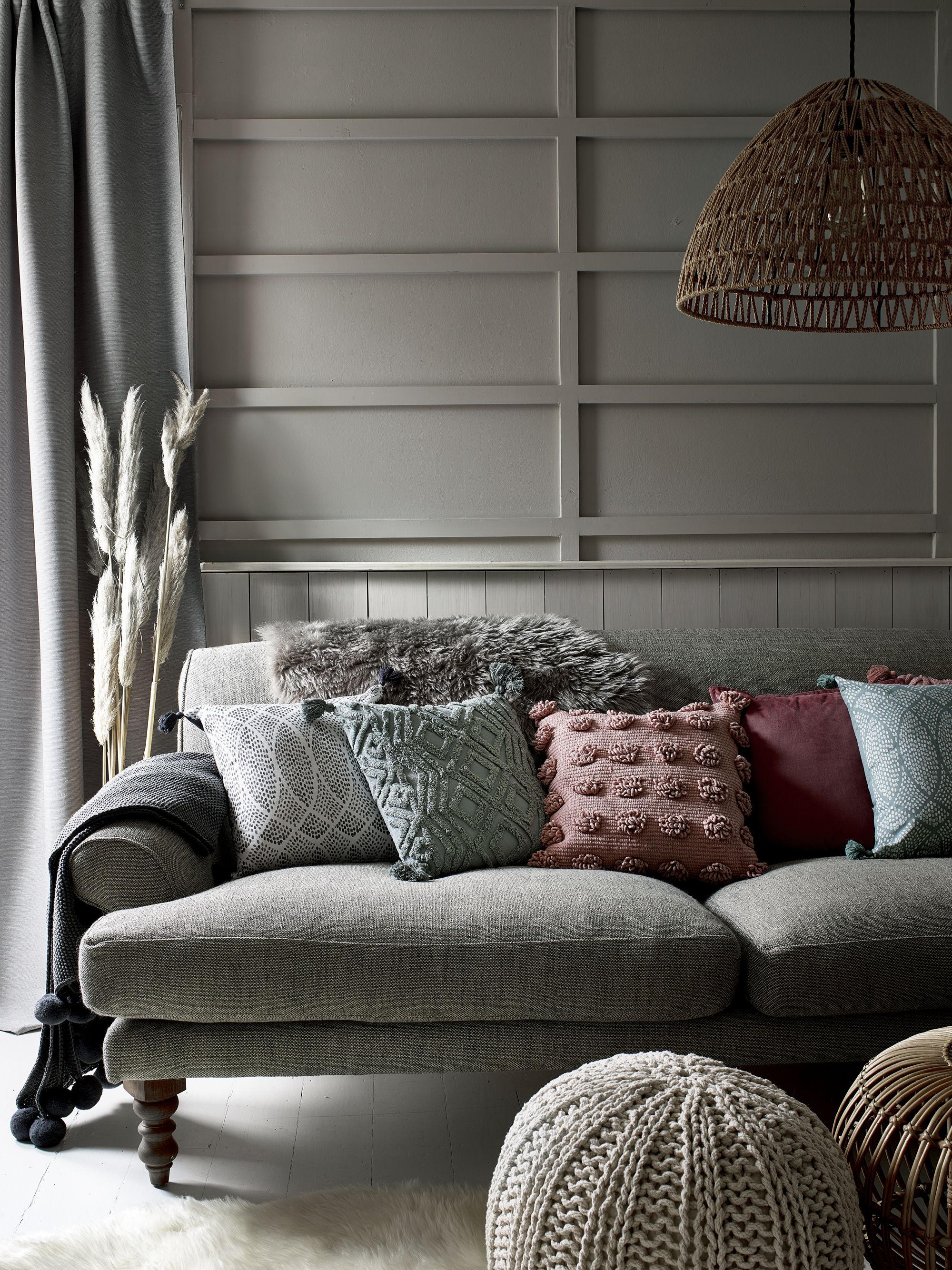 19 Grey Living Room Ideas, What Colour Goes Best With Grey Sofa