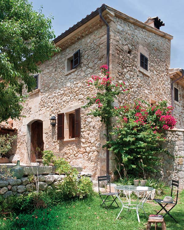 Una casa de campo en Mallorca con paredes de piedra