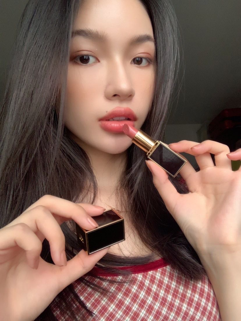 TOM FORD】經典黑管全新色選強勢來襲，主打四大#玫瑰奶茶系X三大#寶石紅酒，讓你日溫柔夜性感！