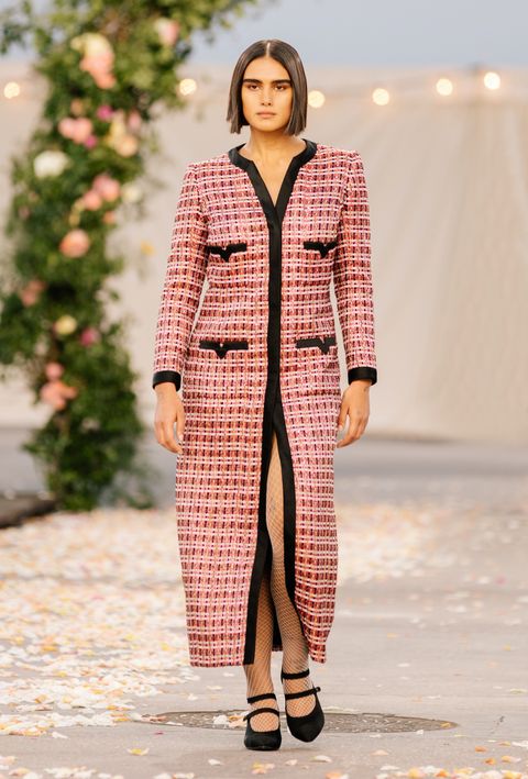 Kinderpaleis pond Berri Chanels SS21 Haute Couture show was een intieme bruiloft