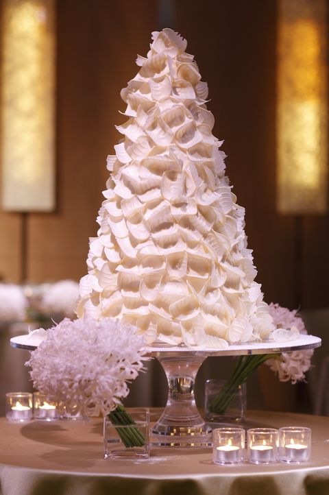 グランドハイアット東京のふんわりしたデコレーションのホワイトケーキ