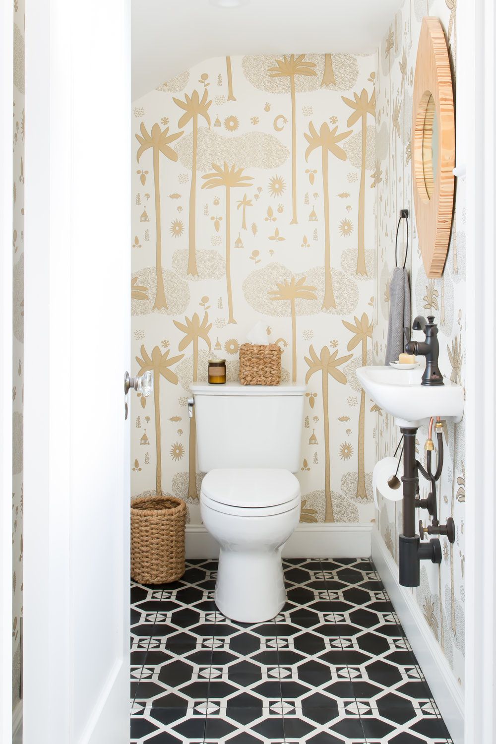 28 Bathroom Wallpaper Ideas That Will Inspire You To Be Bold Wallpaper For Bathrooms