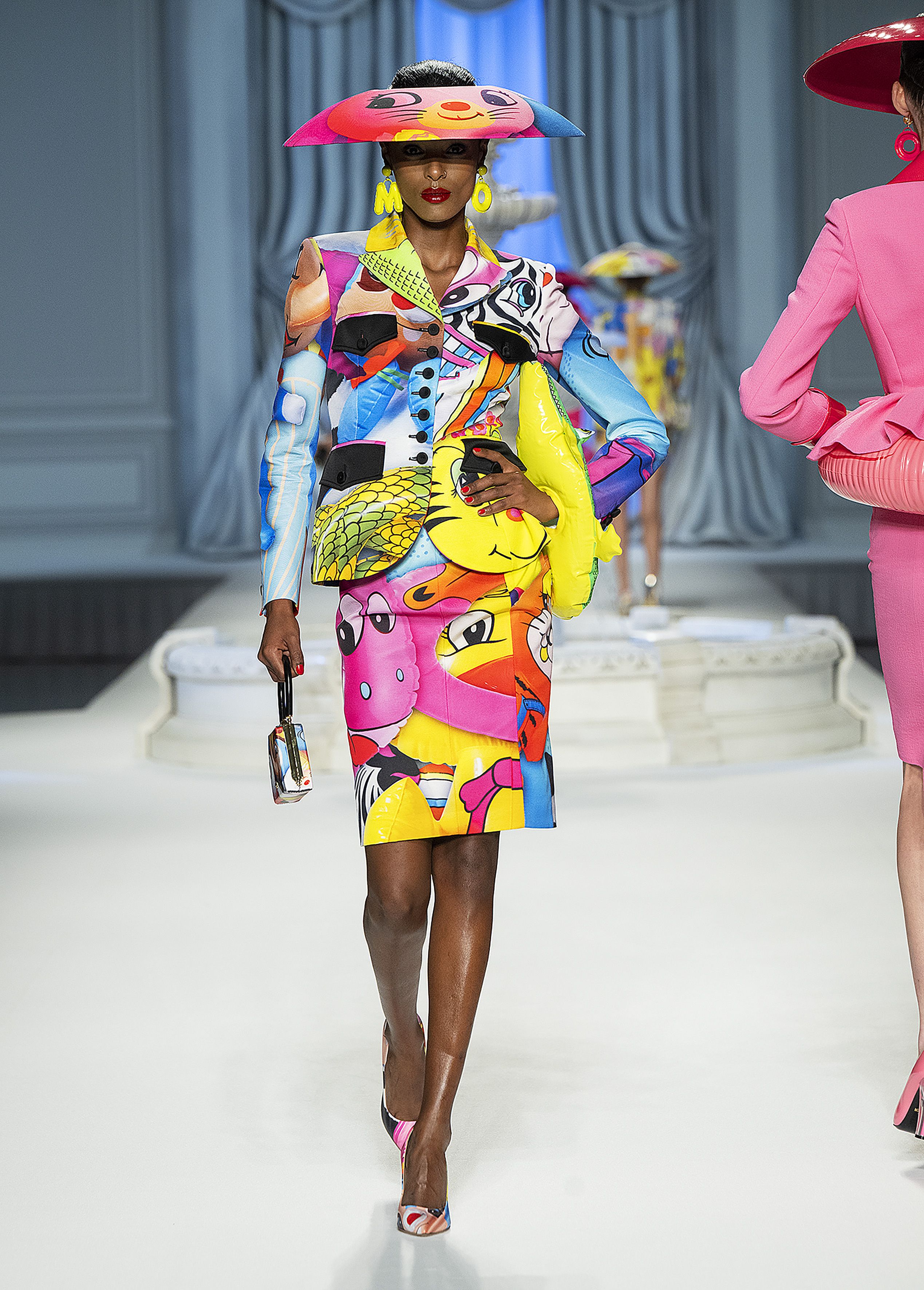 モスキーノ（MOSCHINO）」2023春夏コレクション ファッション ELLE ［エル デジタル］