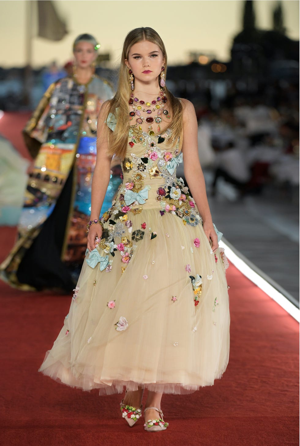 https://hips.hearstapps.com/hmg-prod.s3.amazonaws.com/images/05-altamoda-venezia-2021-1630342430.jpg?crop=1xw:1xh;center,top&resize=980:*