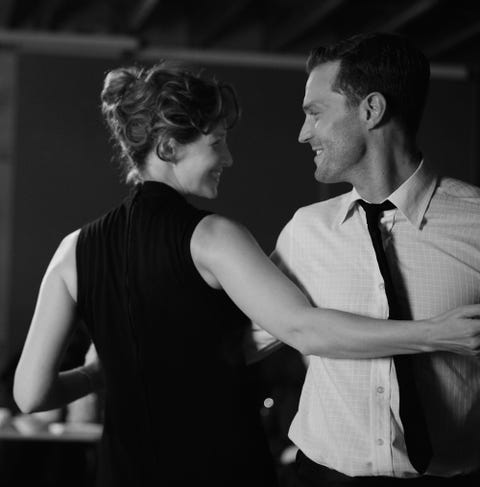 caitriona balfe left stars as "ma" and jamie dornan right stars as "pa" in director kenneth branagh