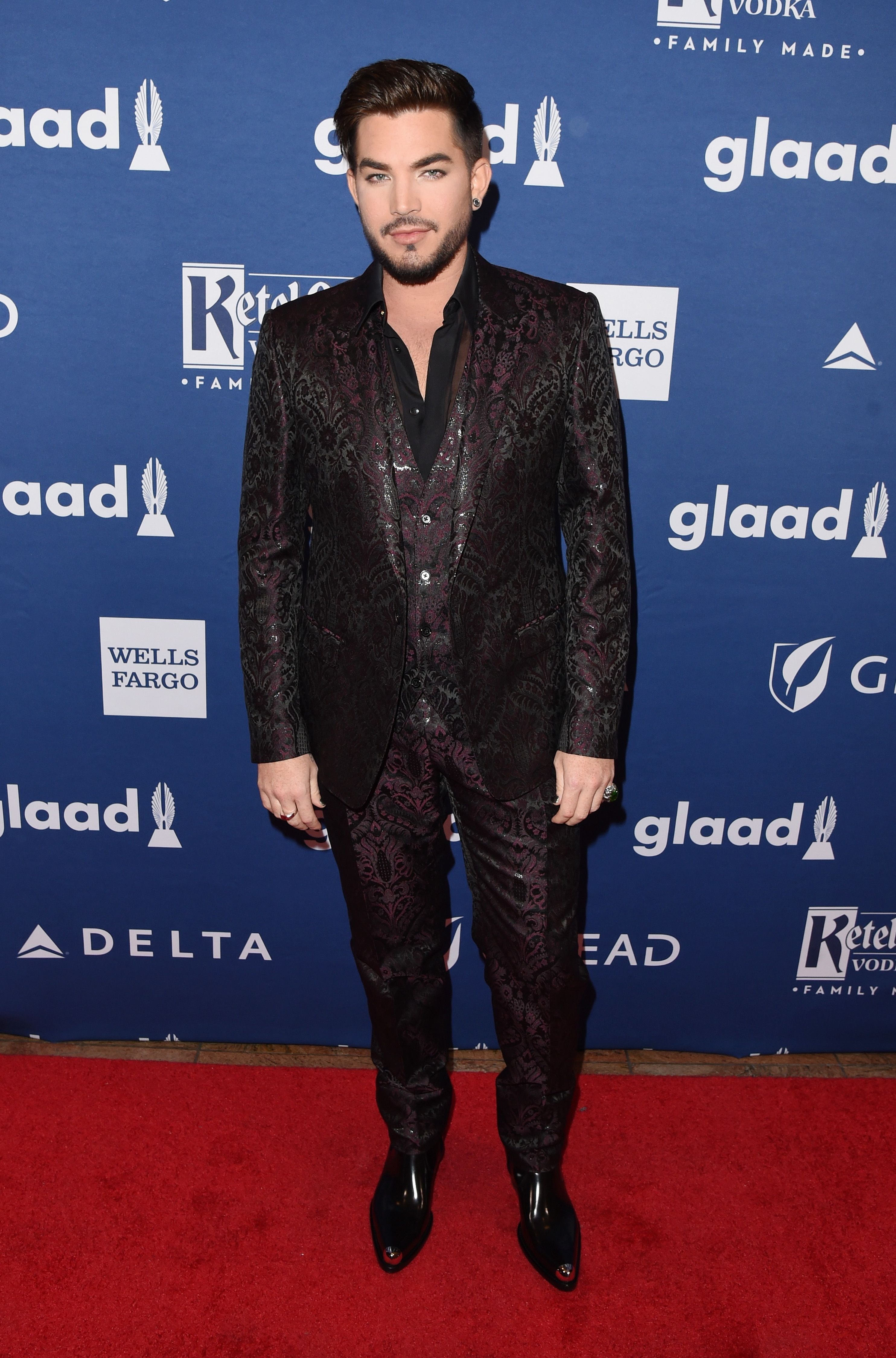 https://hips.hearstapps.com/hmg-prod.s3.amazonaws.com/images/08-adam-lambert-1525636875.jpg