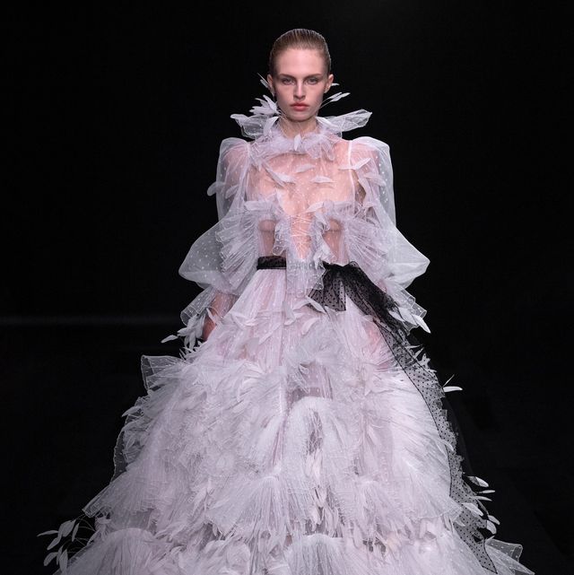 vestito da sposa di valentino della collezione couture primavera 2023