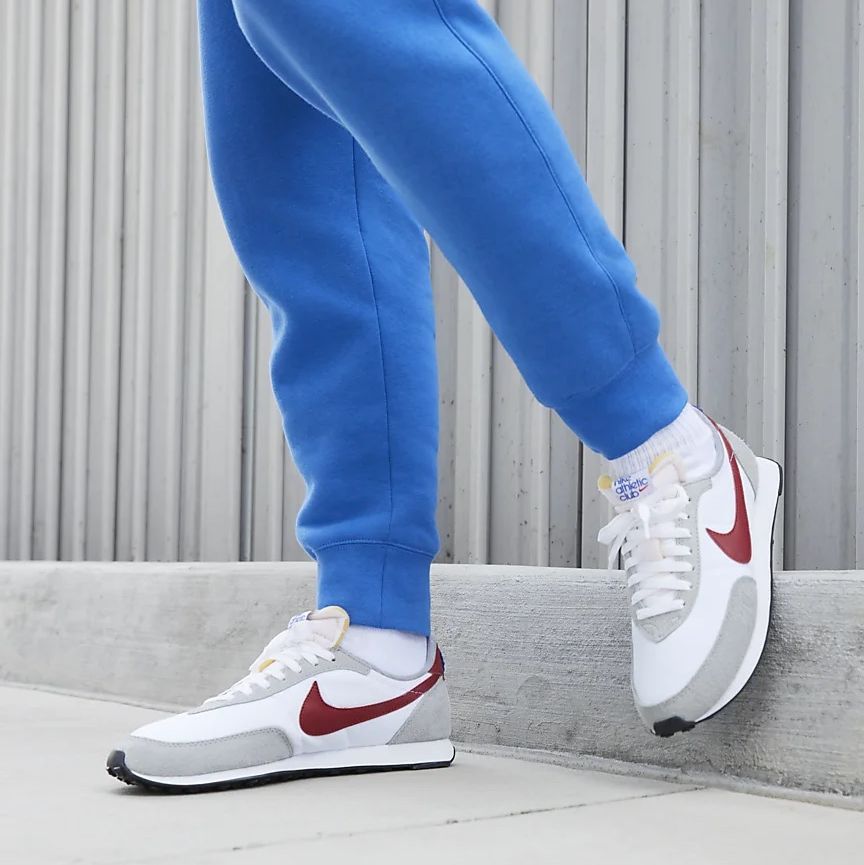 kleermaker aanraken Mobiliseren Nike's New Sneaker Is Retro Done Right