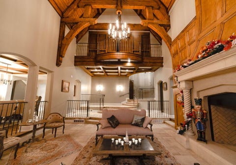 This California Castle On Vrbo Sleeps 22 People