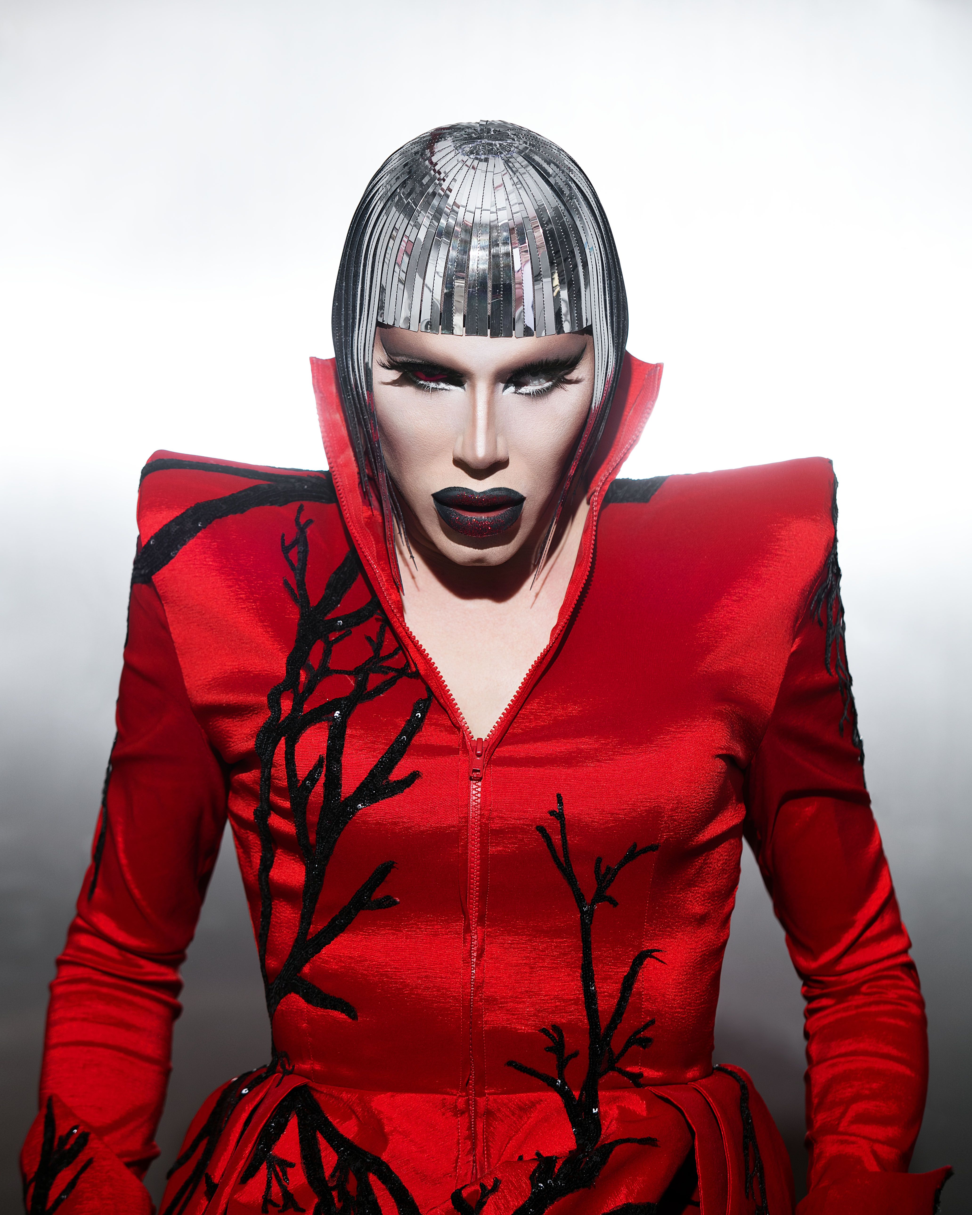 Watch Drag Queen Sharon Needles Completely Transform Herself Wstale Com