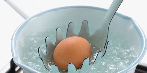 ゆで卵の殻を つるんとキレイにむく方法 Elle Gourmet エル グルメ