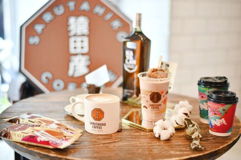 猿田彥珈琲打造「旅人期間限定店」攜手CHECK inn推出「猿田彥威士忌拿鐵」、「拿鐵雪糕花生摩卡冰沙」
